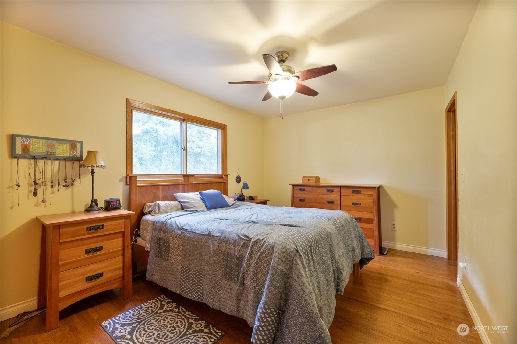 973 Koontz Road Chehalis, WA 98532 - Photo 17 of 25 a bedroom with a bed and a window