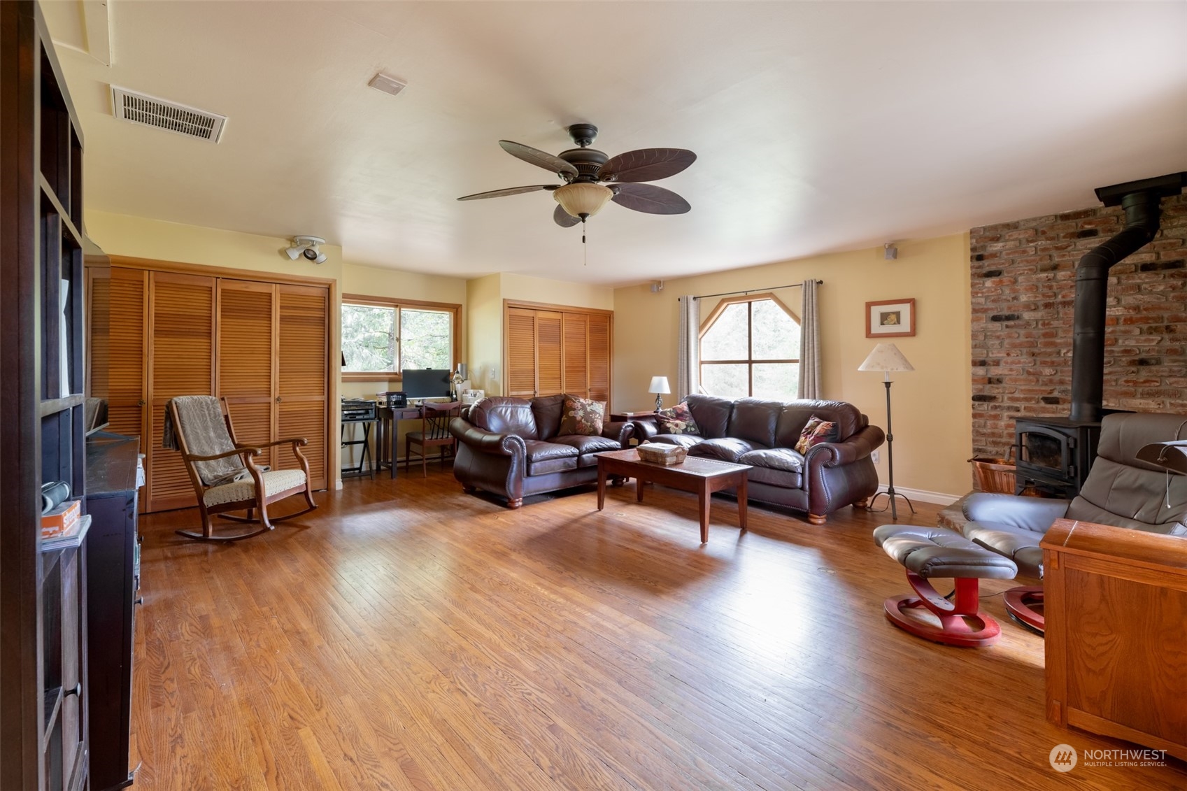 973 Koontz Road Chehalis, WA 98532 - Photo 20 of 25 a living room with furniture window and wooden floor