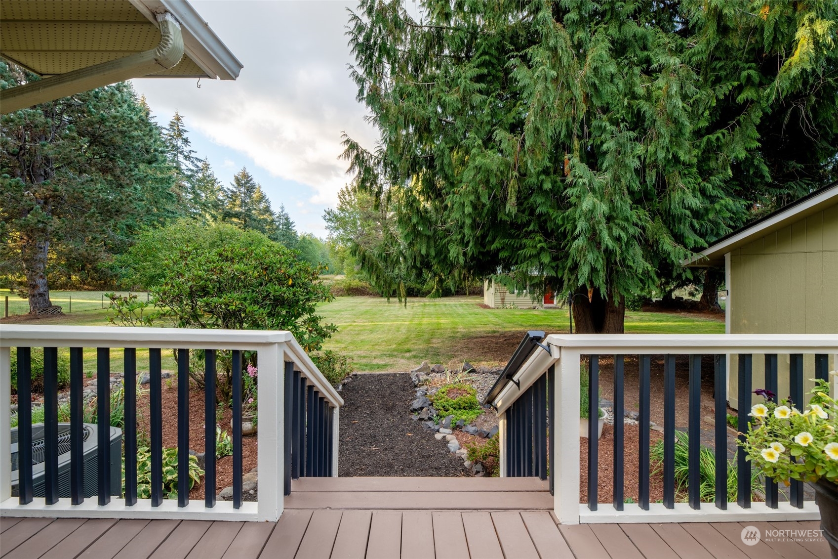 973 Koontz Road Chehalis, WA 98532 - Photo 7 of 25 a view of balcony with wooden floor and fence