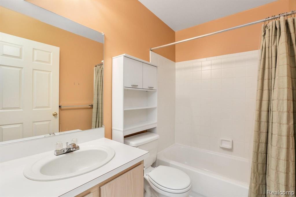 22210 Cape Cod Way Farmington Hills, MI 48336 - Photo 15 of 26