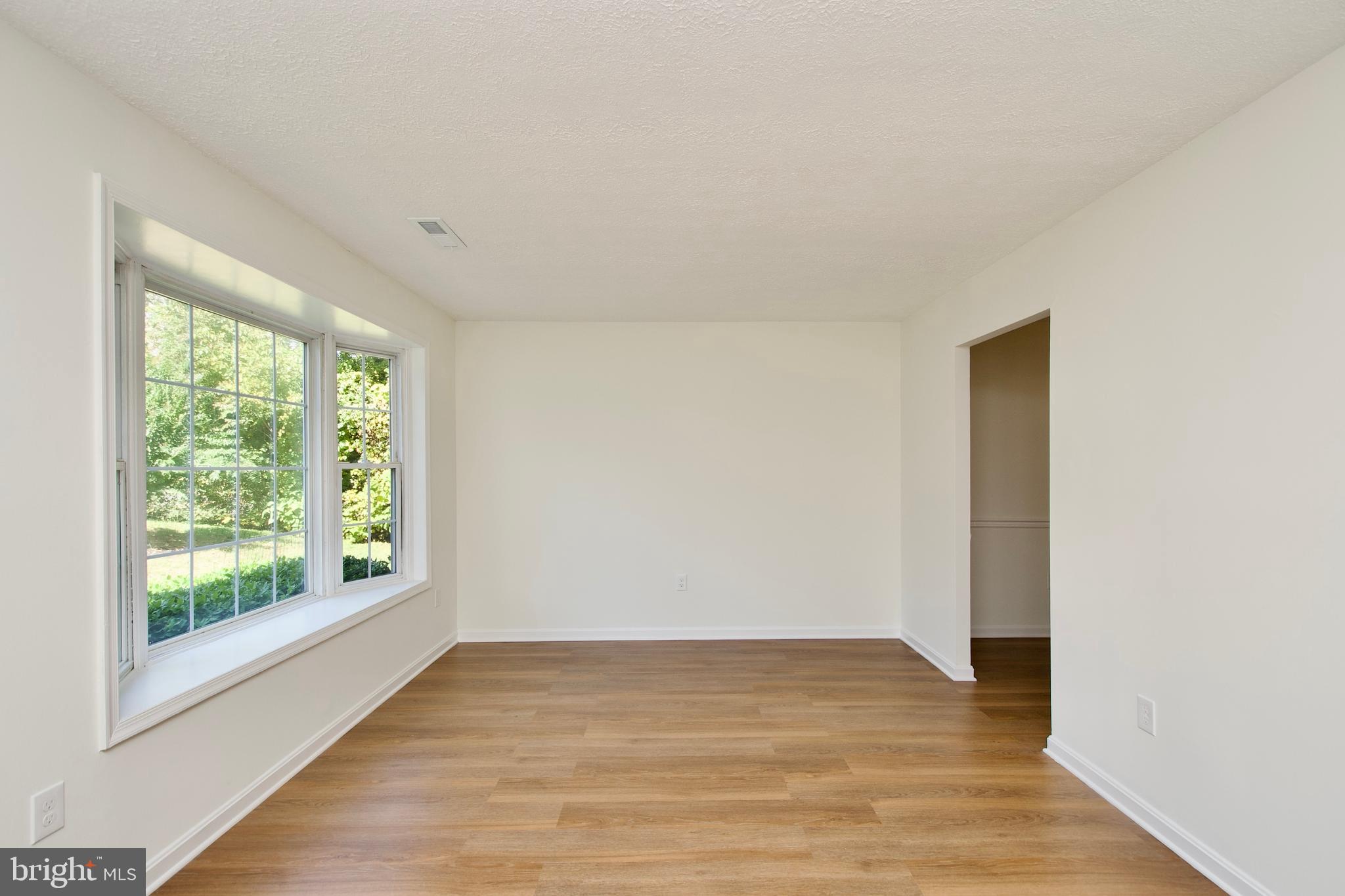 6005 Livingston Road Oxon Hill, MD 20745 - Photo 3 of 38 Living Rm, Bay Window
