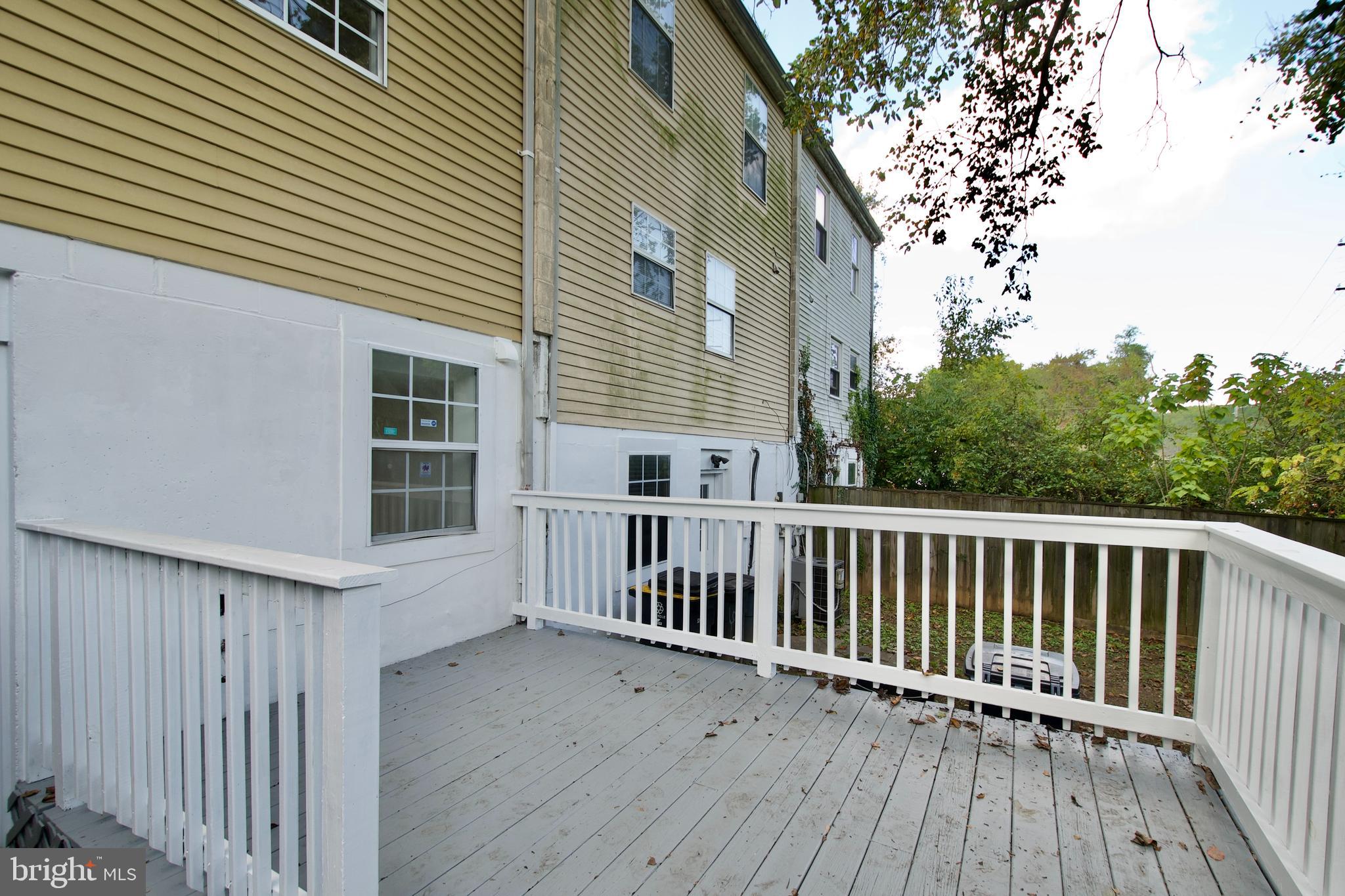 6005 Livingston Road Oxon Hill, MD 20745 - Photo 32 of 38 Deck