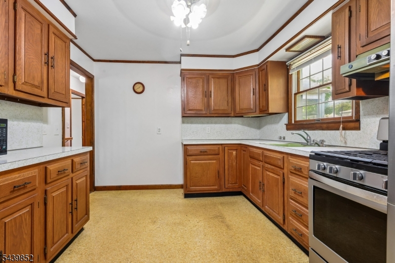320 Redmont Road North Plainfield, NJ 07063 - Photo 9 of 24