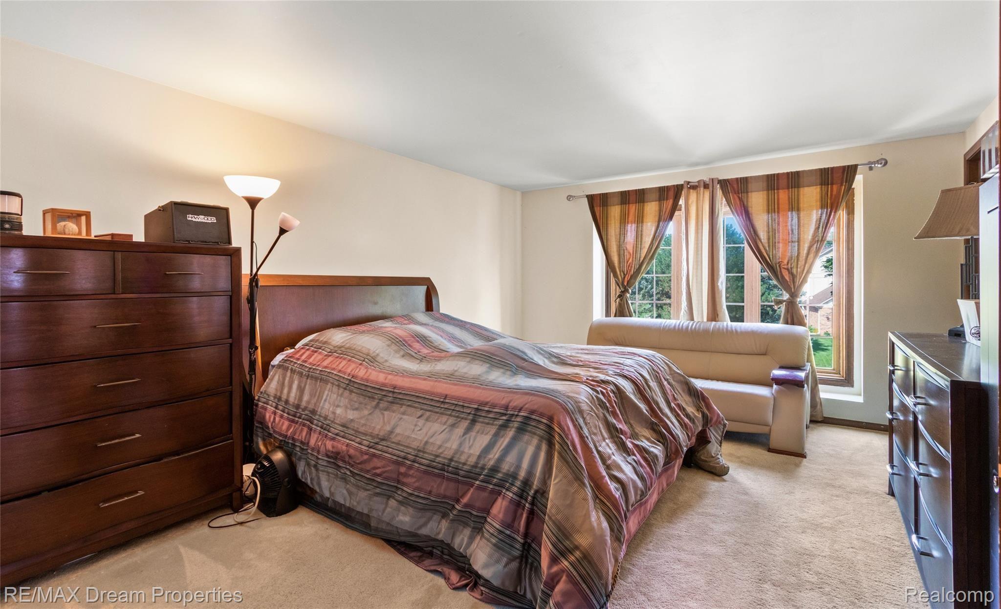 3110 Burlington Drive Rochester, MI 48306 - Photo 16 of 34 SPACIOUS EXTRA LARGE MASTER BEDROOM SUITE WITH LARGE MASTER BATH AND WALK IN CLOSET
