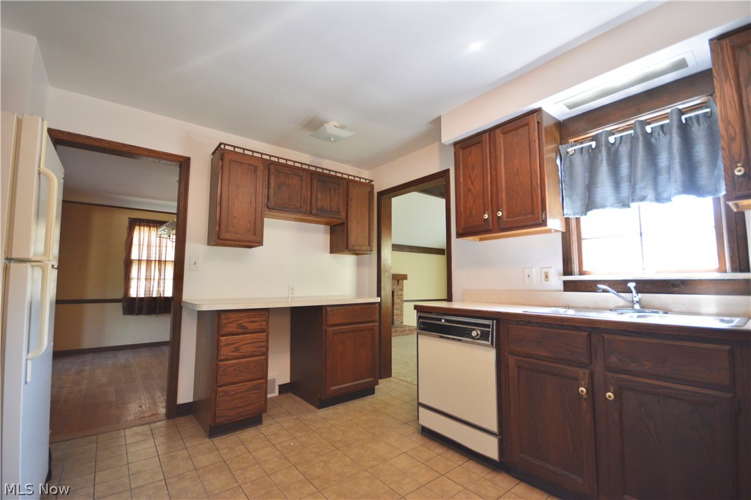 4100 Charlton Road Cleveland, OH 44121 - Photo 6 of 26