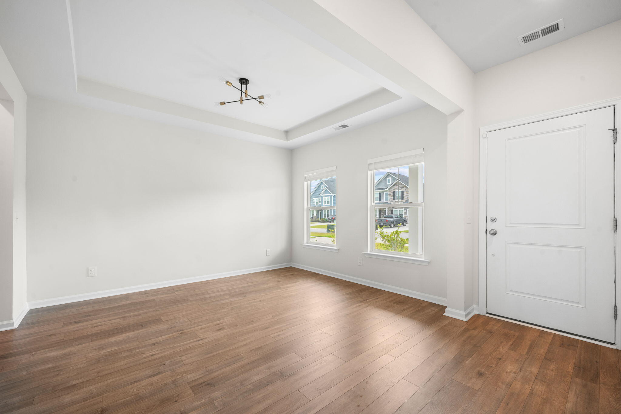 111 Haverhill Street Summerville, SC 29486 - Photo 2 of 24 9-web-or-mls-BARCLAY MEDIA CO_-6