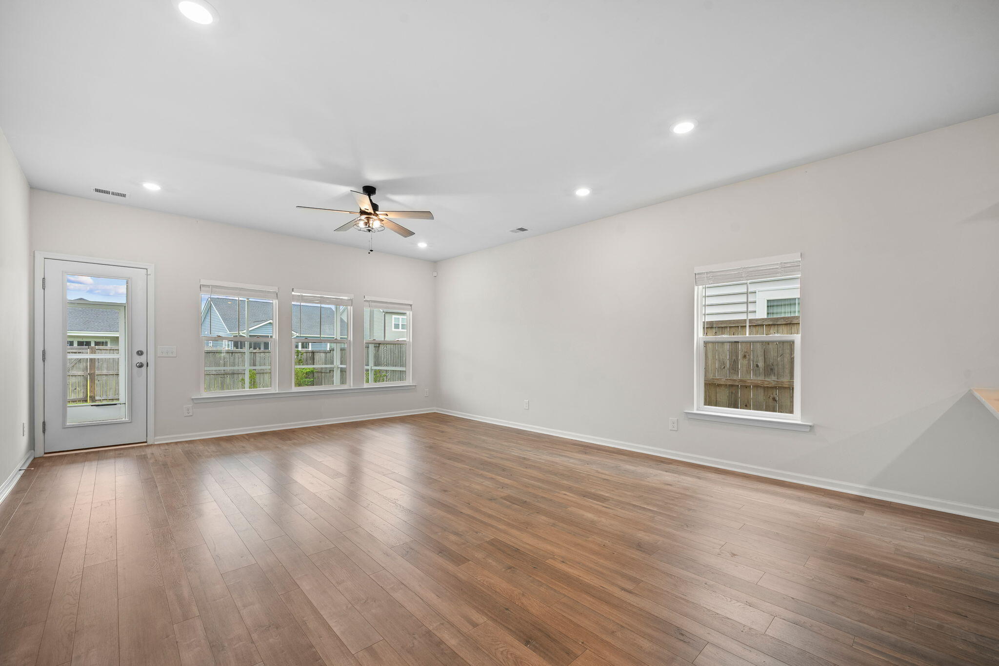 111 Haverhill Street Summerville, SC 29486 - Photo 6 of 24 15-web-or-mls-BARCLAY MEDIA CO_-12