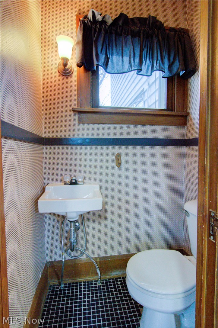 4001 Elmwood Road Cleveland, OH 44121 - Photo 12 of 20