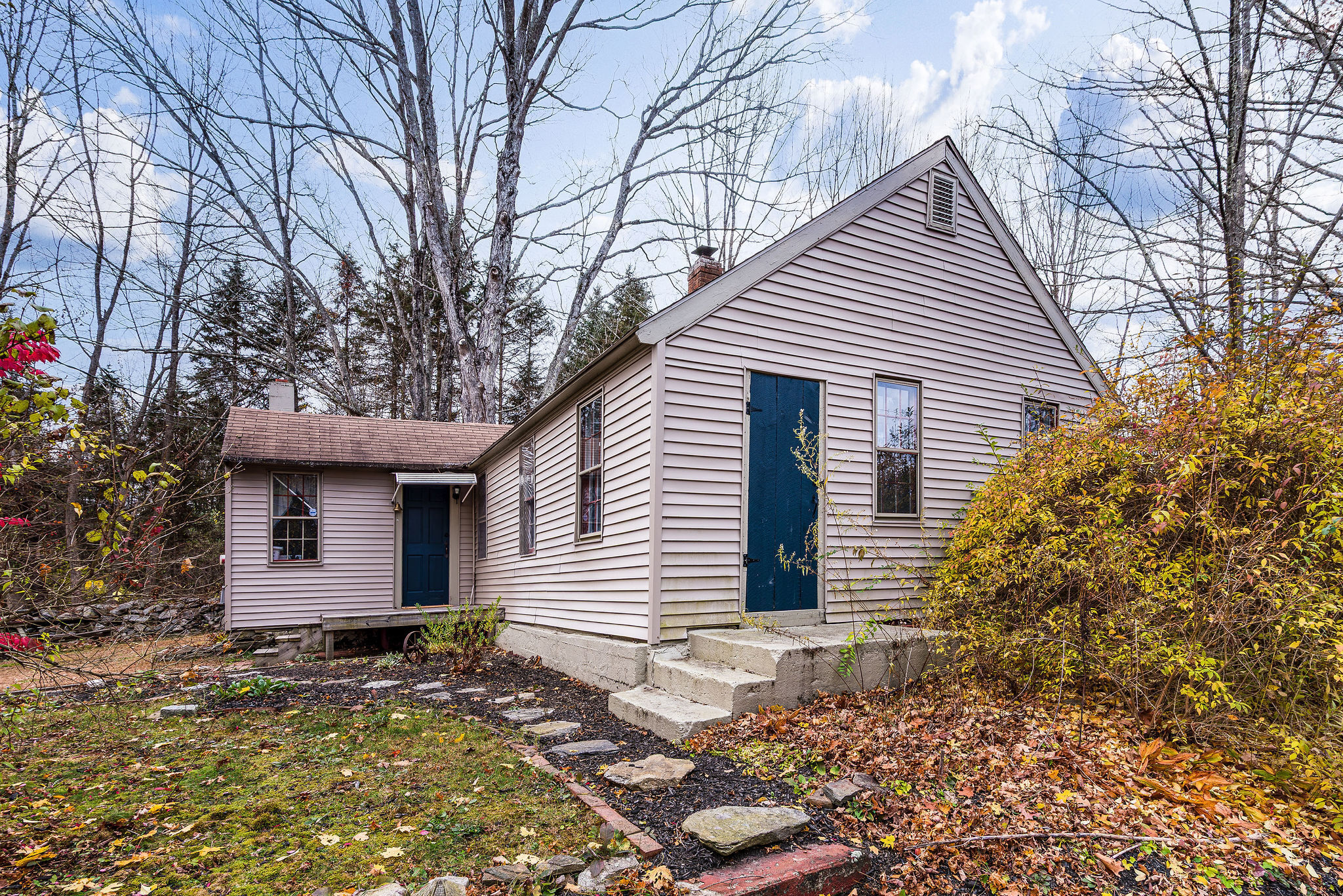 75 Lisbon Road Canterbury, CT 06331 - Photo 1 of 1 a front view of a house with a yard