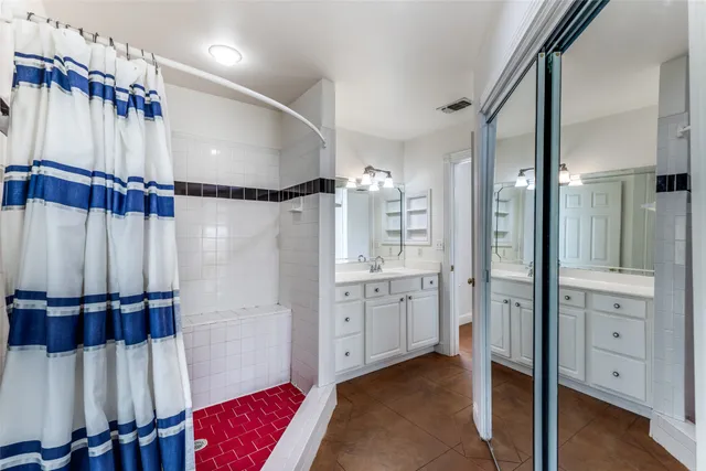 $2,500 | 5718 McCarty Lane, Unit B, Austin, TX 78749