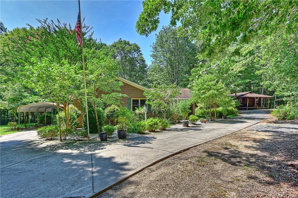 6015 Senconee Road Matthews, NC 28104 - Photo 2 of 24 Gallery Image 2