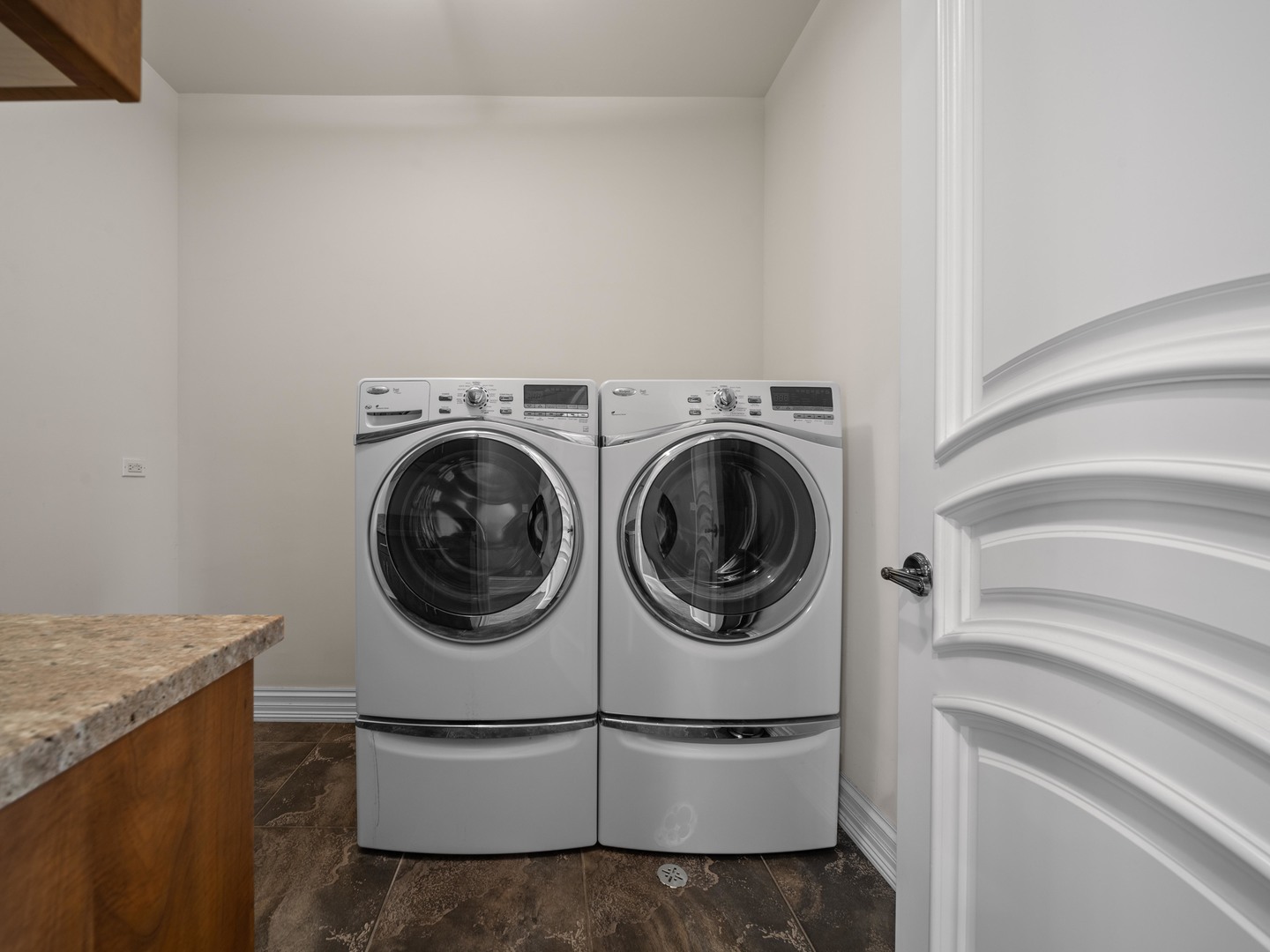 700 Greenwood Road Northbrook, IL 60062 - Photo 45 of 81 a utility room with dryer and washer