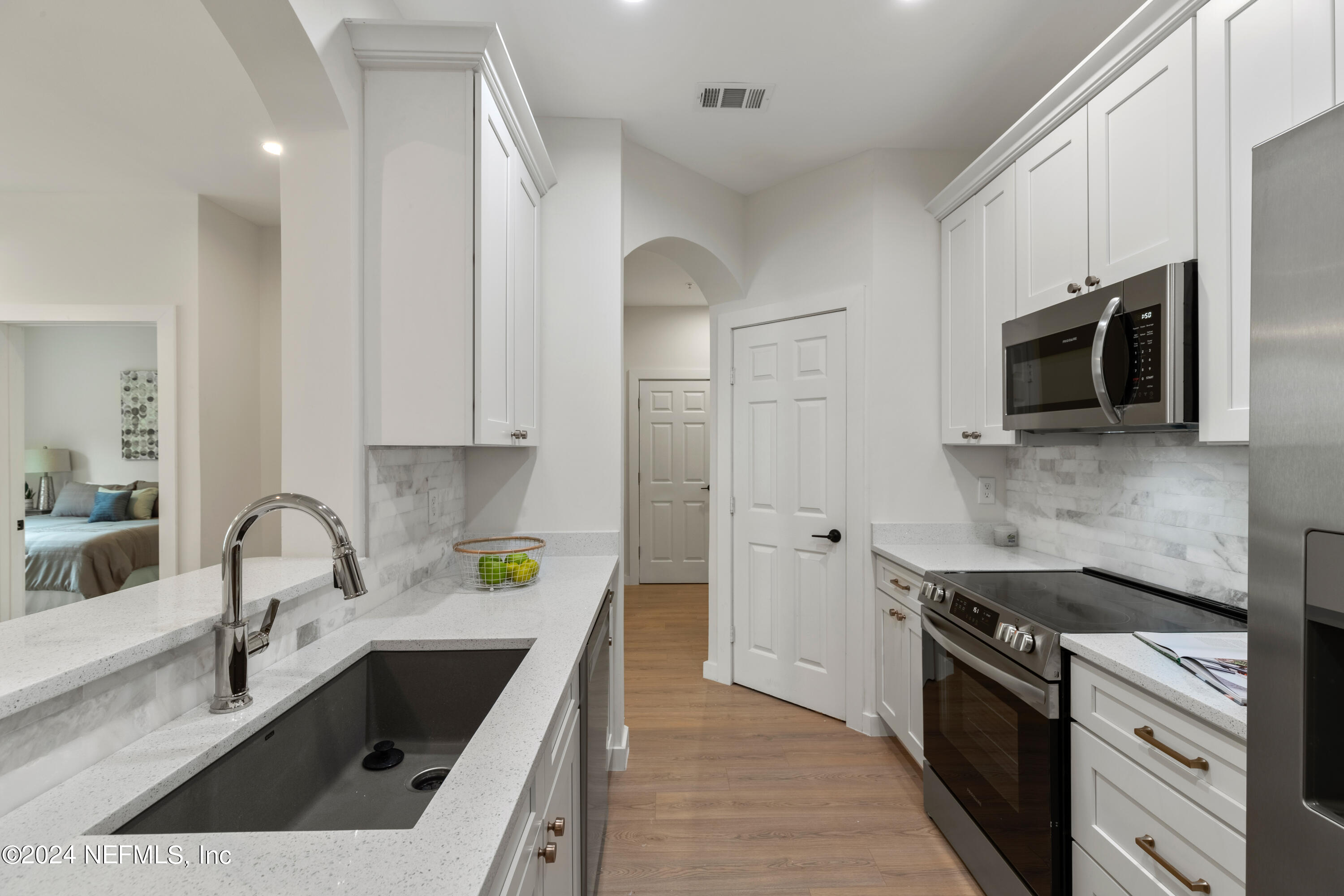 10550 Baymeadows Road, Unit 802 Jacksonville, FL 32256 - Photo 15 of 38 Kitchen