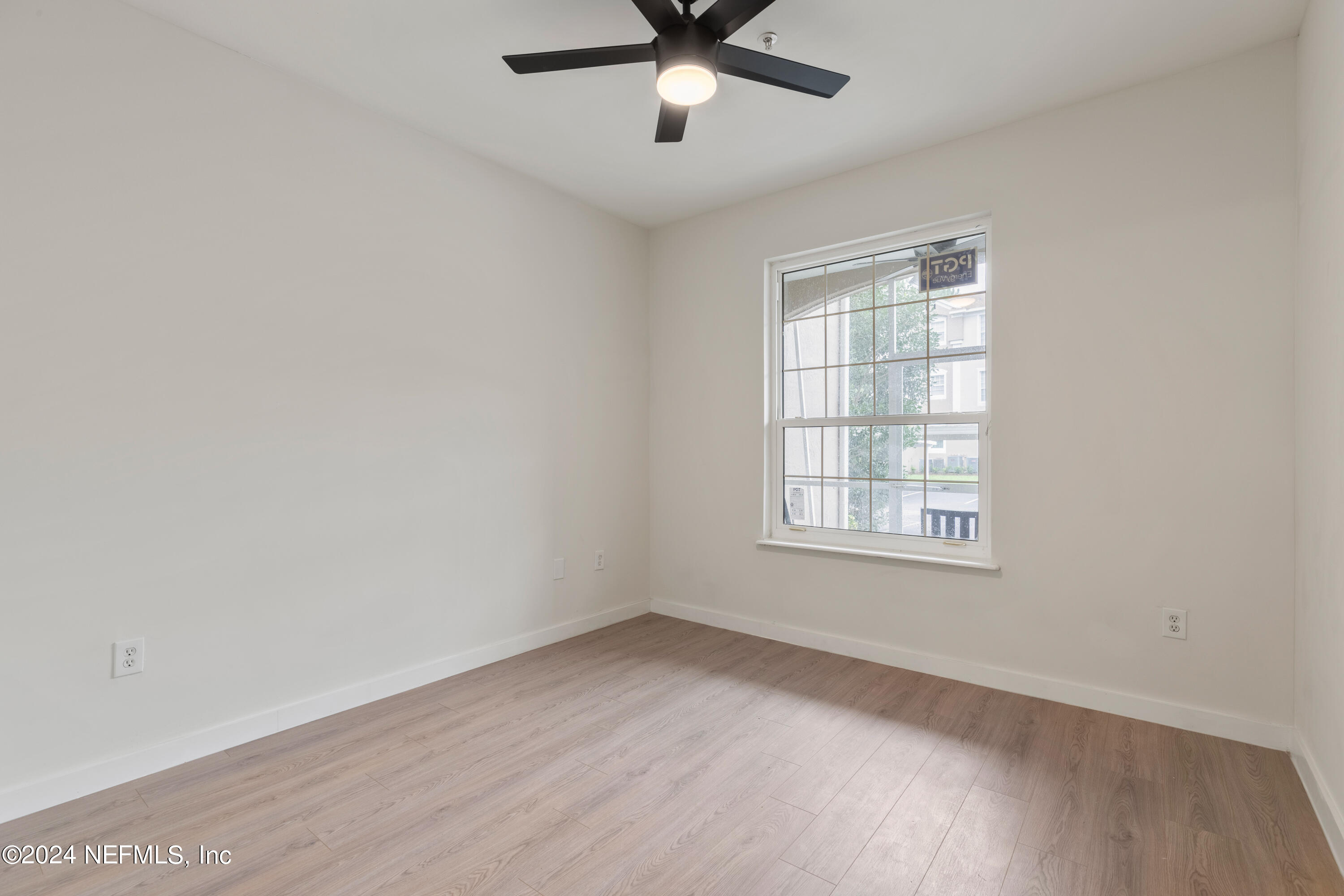 10550 Baymeadows Road, Unit 802 Jacksonville, FL 32256 - Photo 21 of 38 Guest bedroom