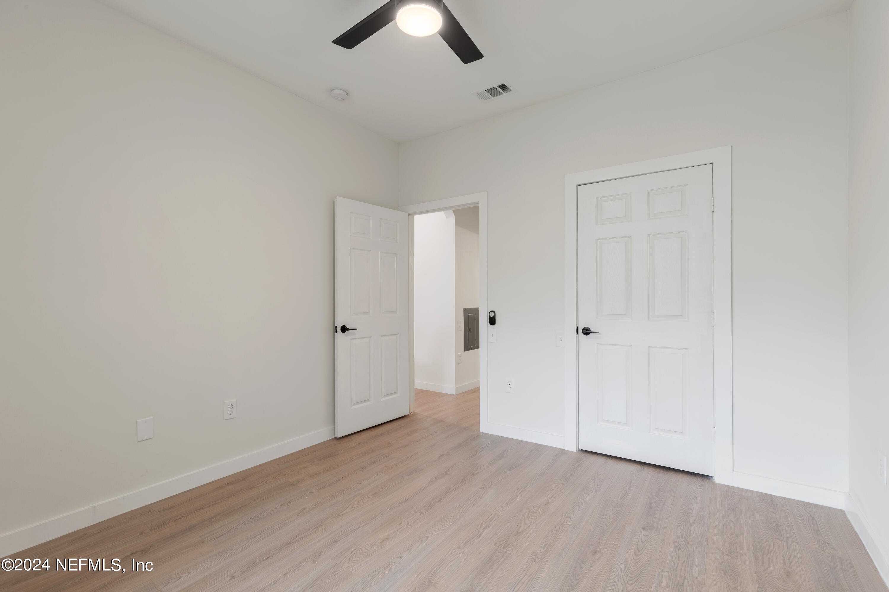 10550 Baymeadows Road, Unit 802 Jacksonville, FL 32256 - Photo 22 of 38 Guest bedroom