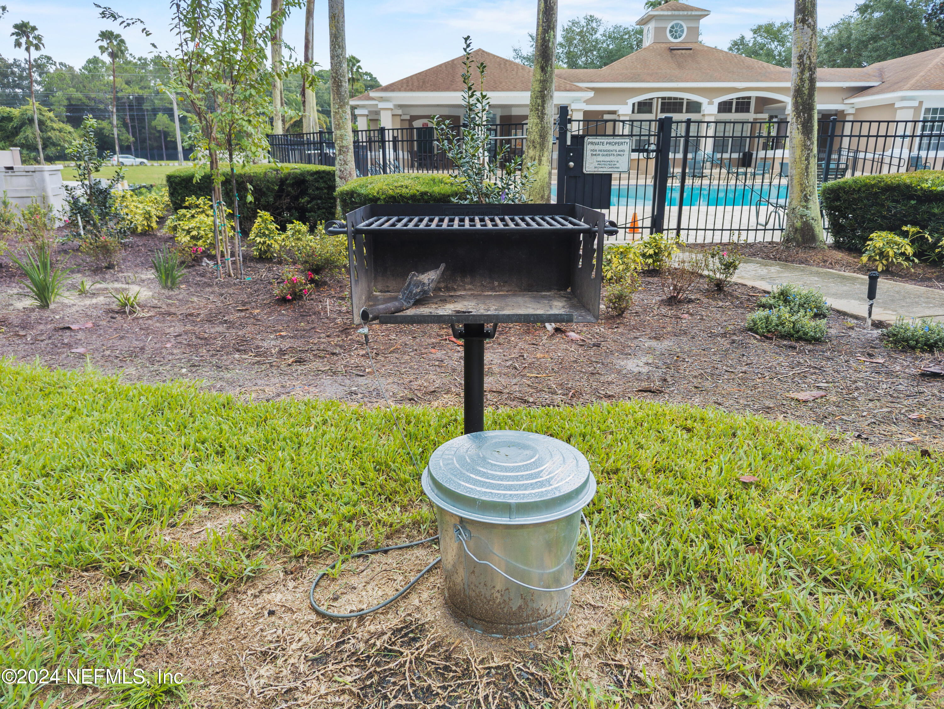 10550 Baymeadows Road, Unit 802 Jacksonville, FL 32256 - Photo 32 of 38 Community grill