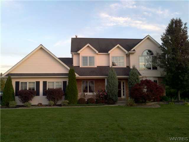 4590 Ridgeview Drive South Pendleton, NY 14120 - Photo 1 of 1 Exterior Front