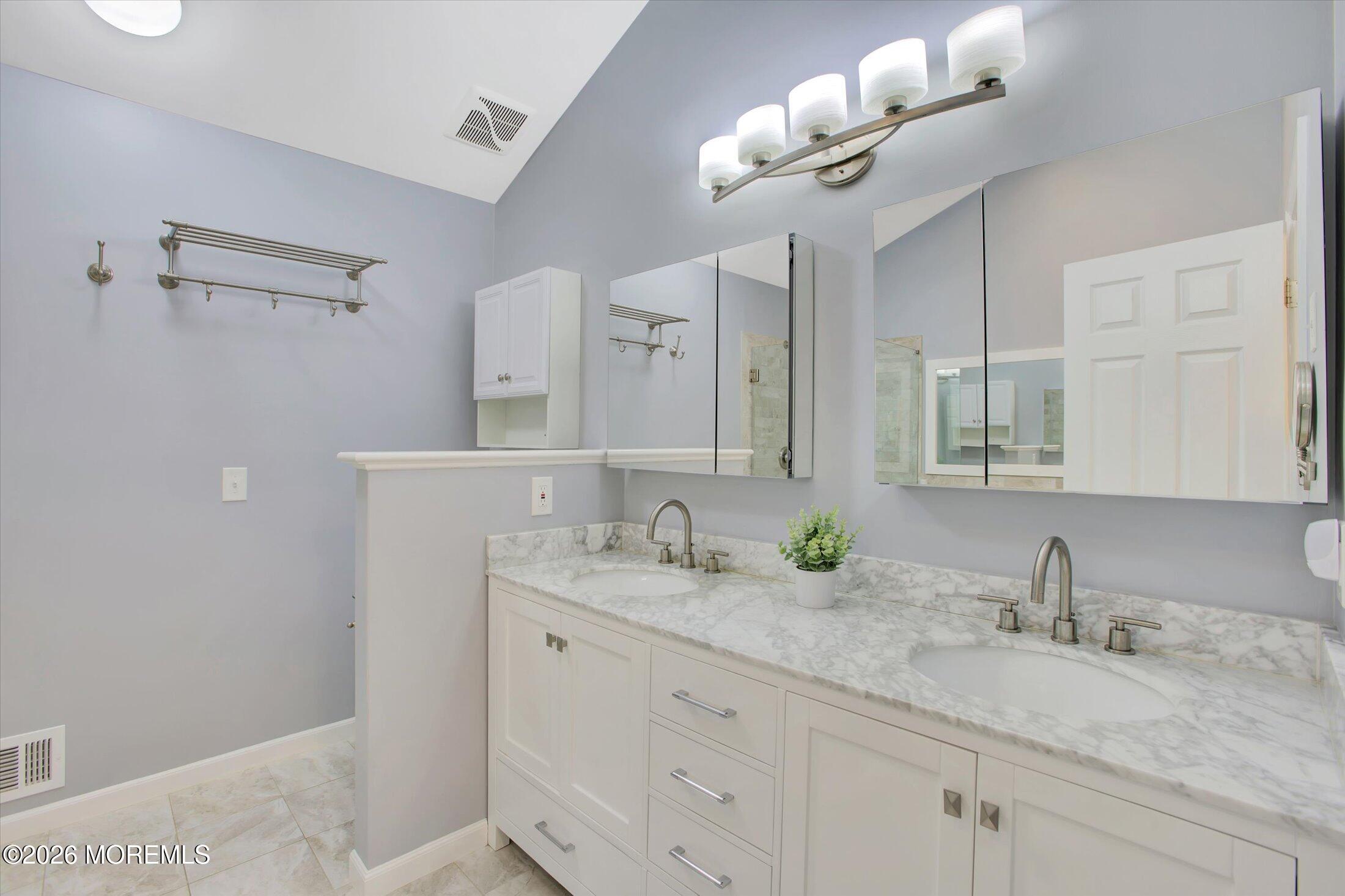 1204 Timberbrooke Drive Bedminster, NJ 07921 - Photo 19 of 50 19-Primary Bathroom