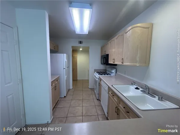 $1,751 | 8461 Blazing Sun Avenue, Las Vegas, NV 89129