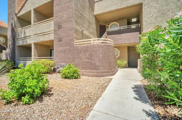 $1,495 | 5076 South Rainbow Boulevard, Unit 104, Las Vegas, NV 89118