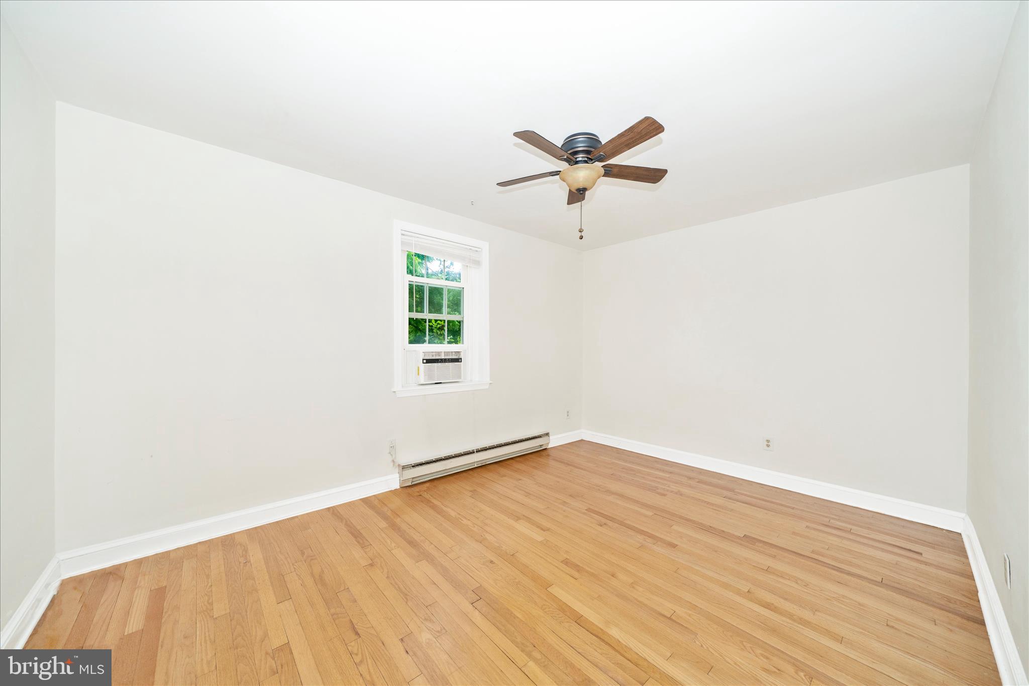 25930 Ridge Road Damascus, MD 20872 - Photo 10 of 62 Unit 1 Large Bedroom