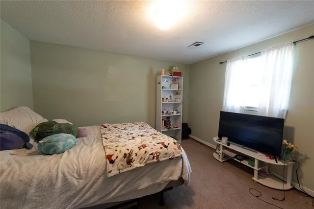 $209,900 | 5924 Creek View Drive, Parkville, MO 64152