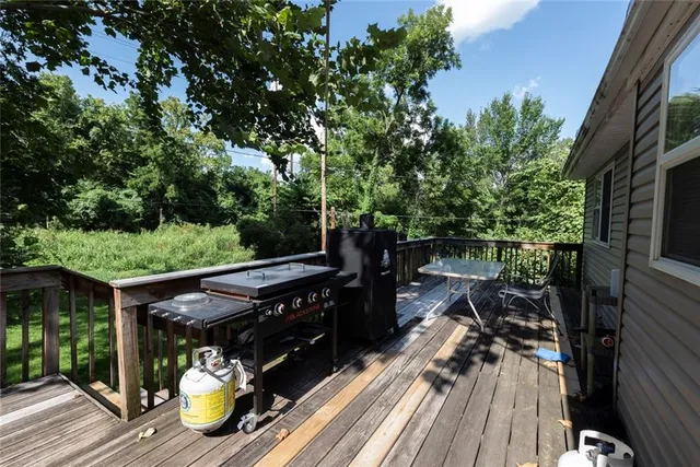 $209,900 | 5924 Creek View Drive, Parkville, MO 64152