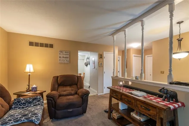 $209,900 | 5924 Creek View Drive, Parkville, MO 64152