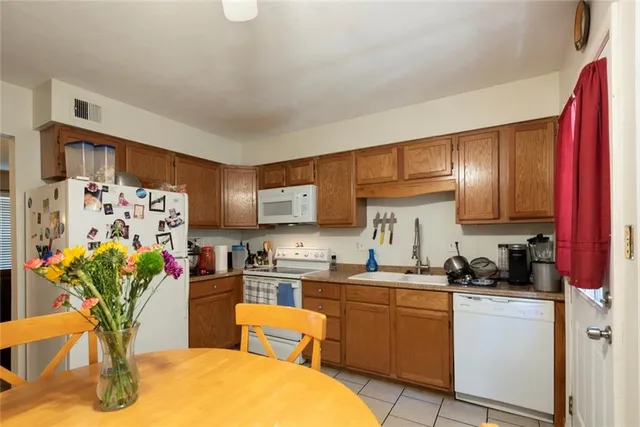 $209,900 | 5924 Creek View Drive, Parkville, MO 64152