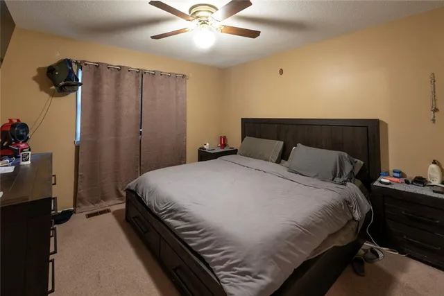 $209,900 | 5924 Creek View Drive, Parkville, MO 64152