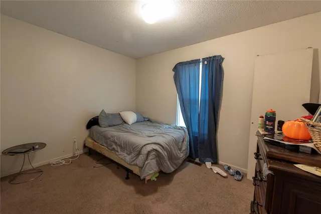 $209,900 | 5924 Creek View Drive, Parkville, MO 64152