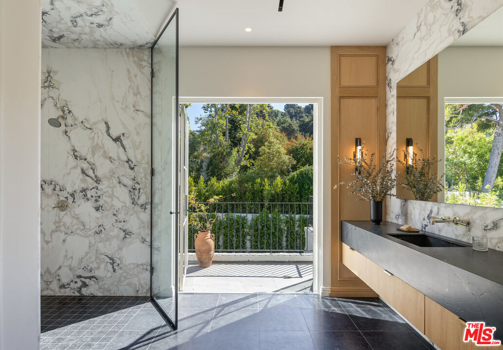 15620 Woodvale Road Encino, CA 91436 - Photo 26 of 37