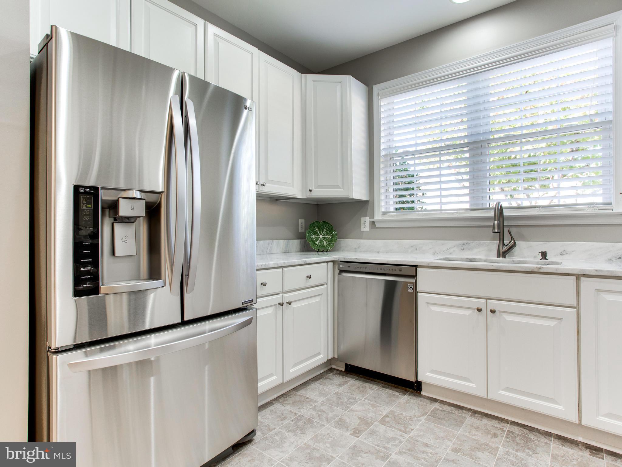 Kitchen - NEW SS appliances & granite
