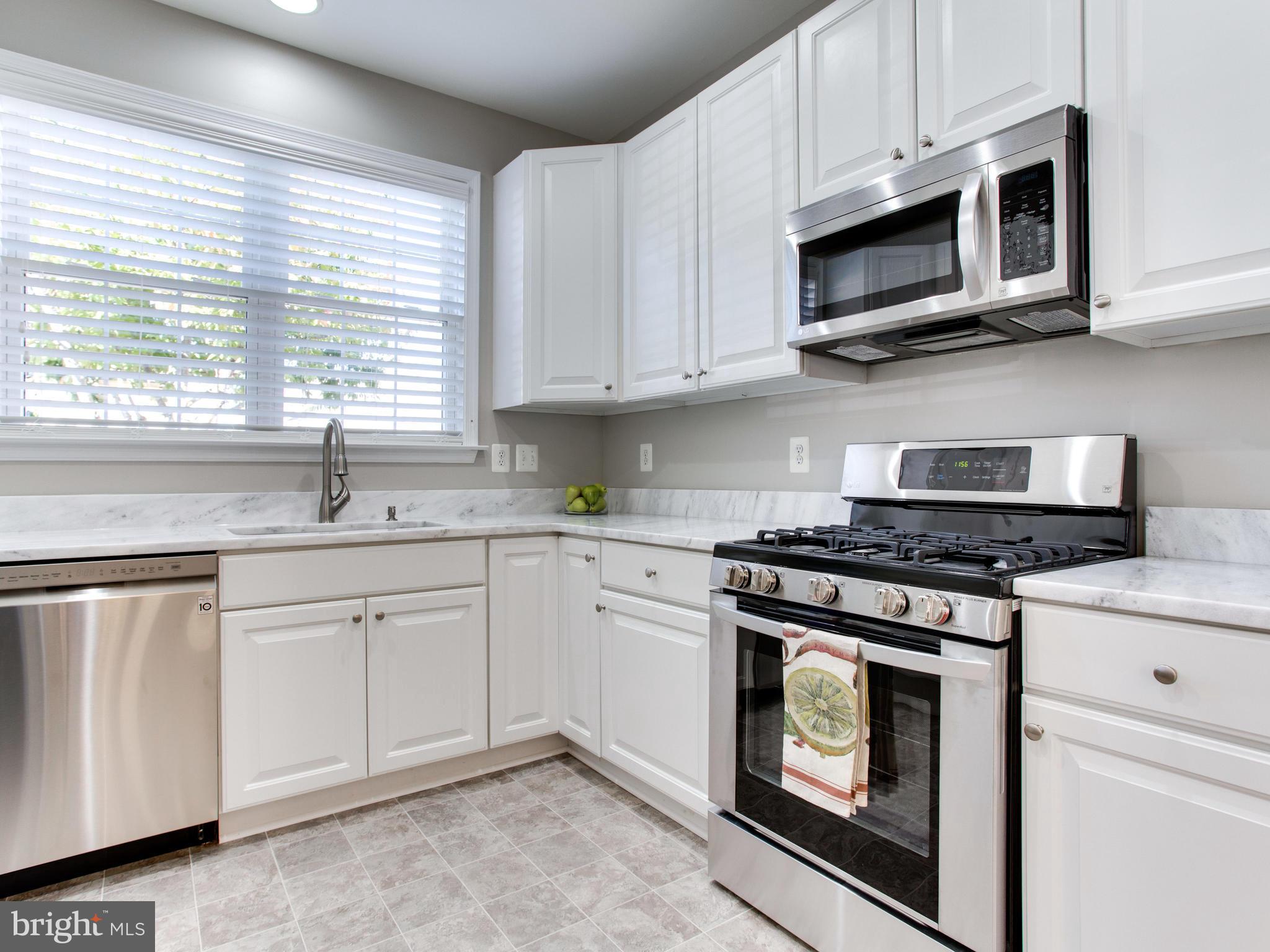 Kitchen - NEW SS appliances & granite