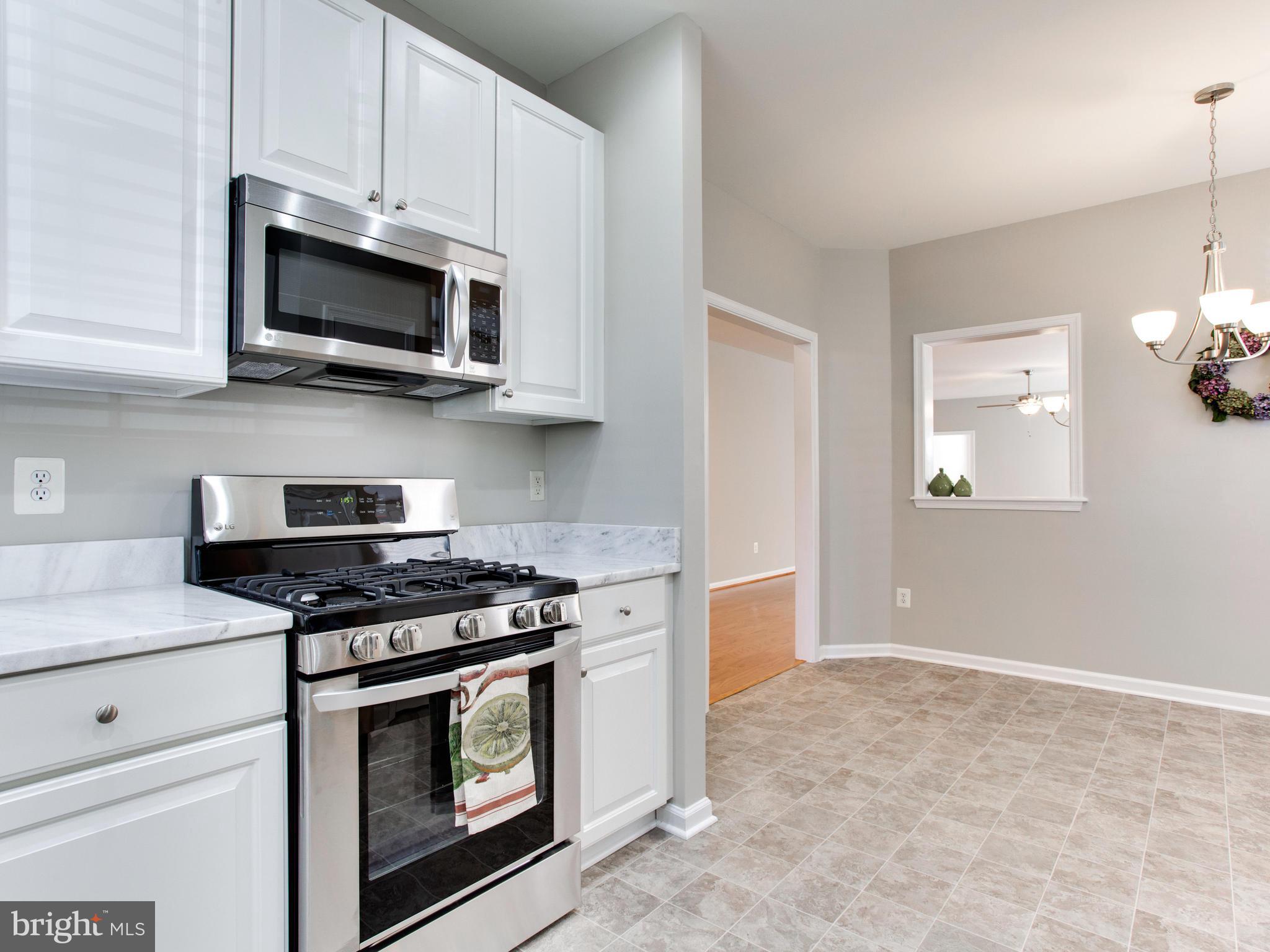 Updated Kitchen - NEW SS 5 burner Gas stove