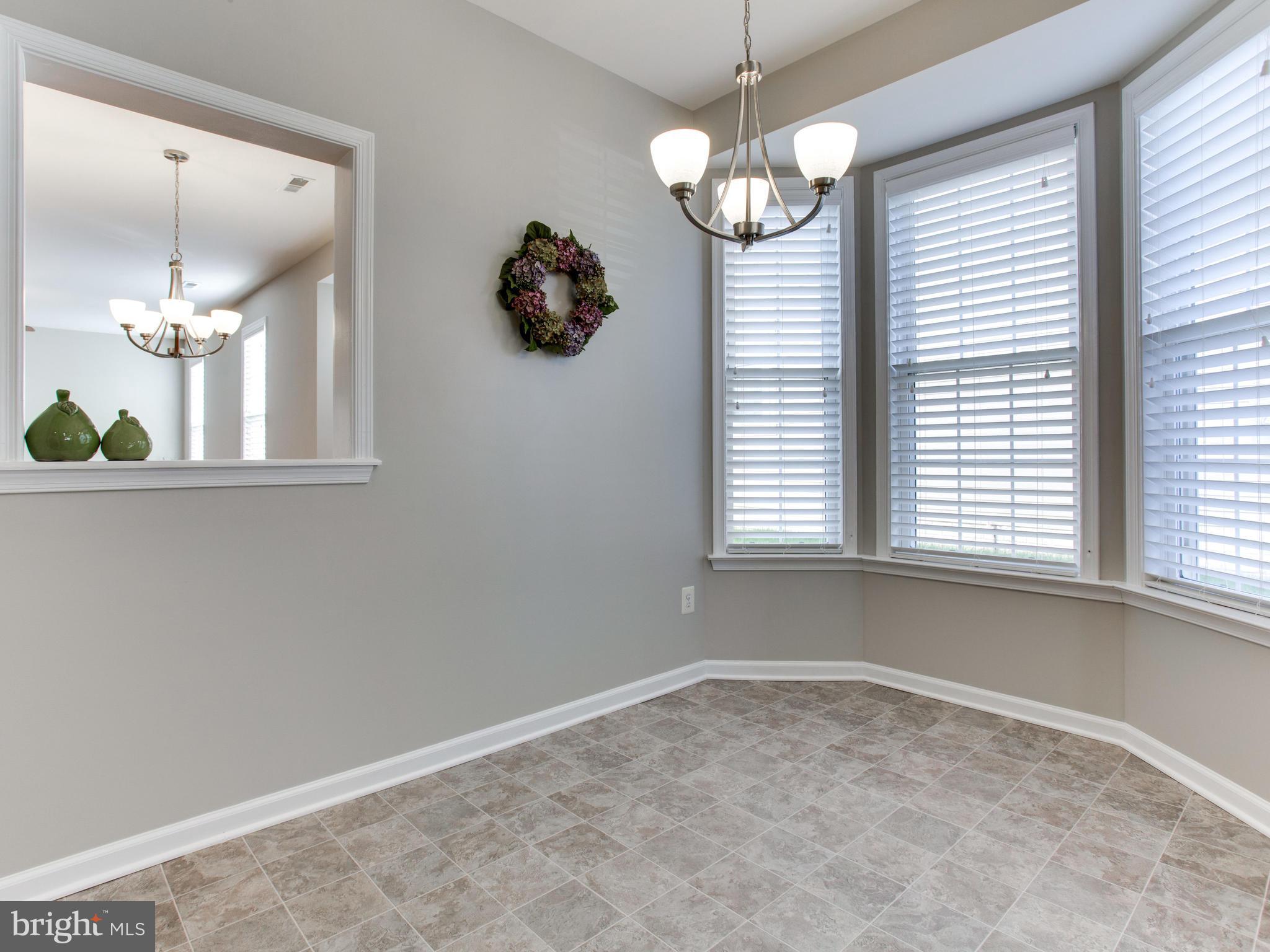 Breakfast room with bay window with NEW blinds