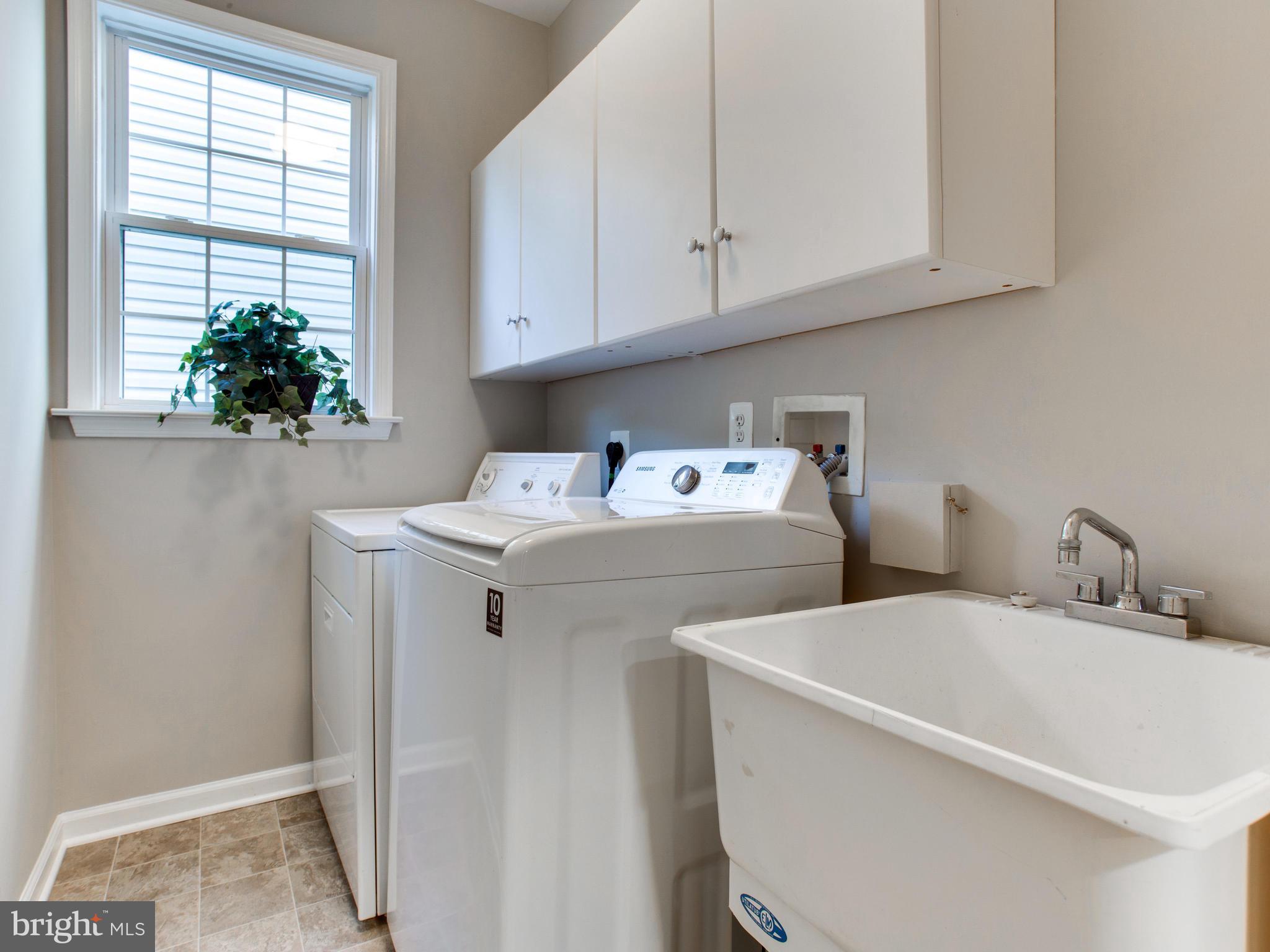13583 Ryton Ridge Lane Gainesville, VA 20155 - Photo 10 of 28 Laundry room with sink