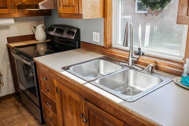 a close view of sink and washing machine