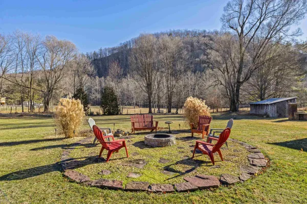 a view of a water fountain in front of building