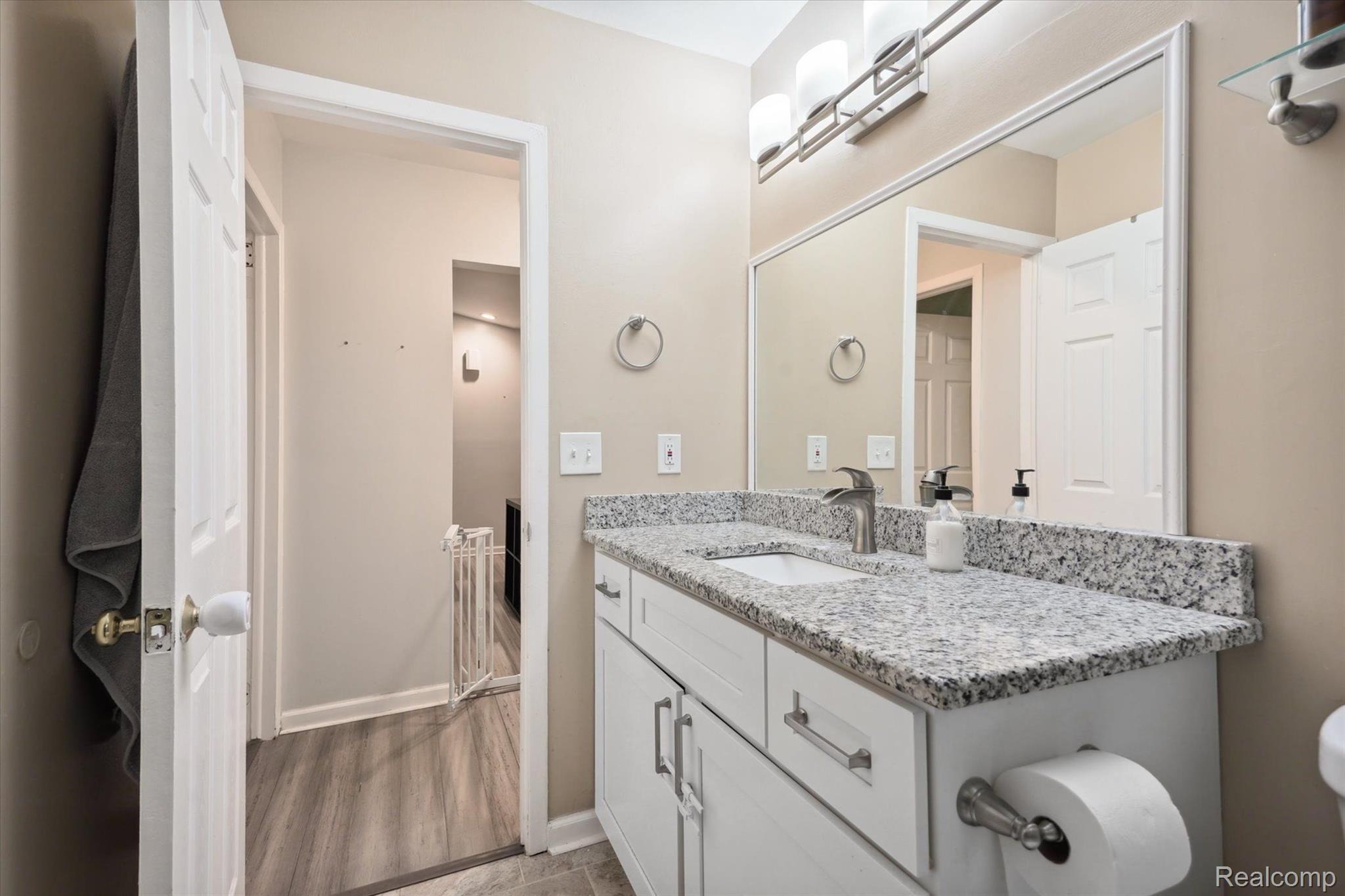 553 Buckingham Road Canton, MI 48188 - Photo 16 of 35