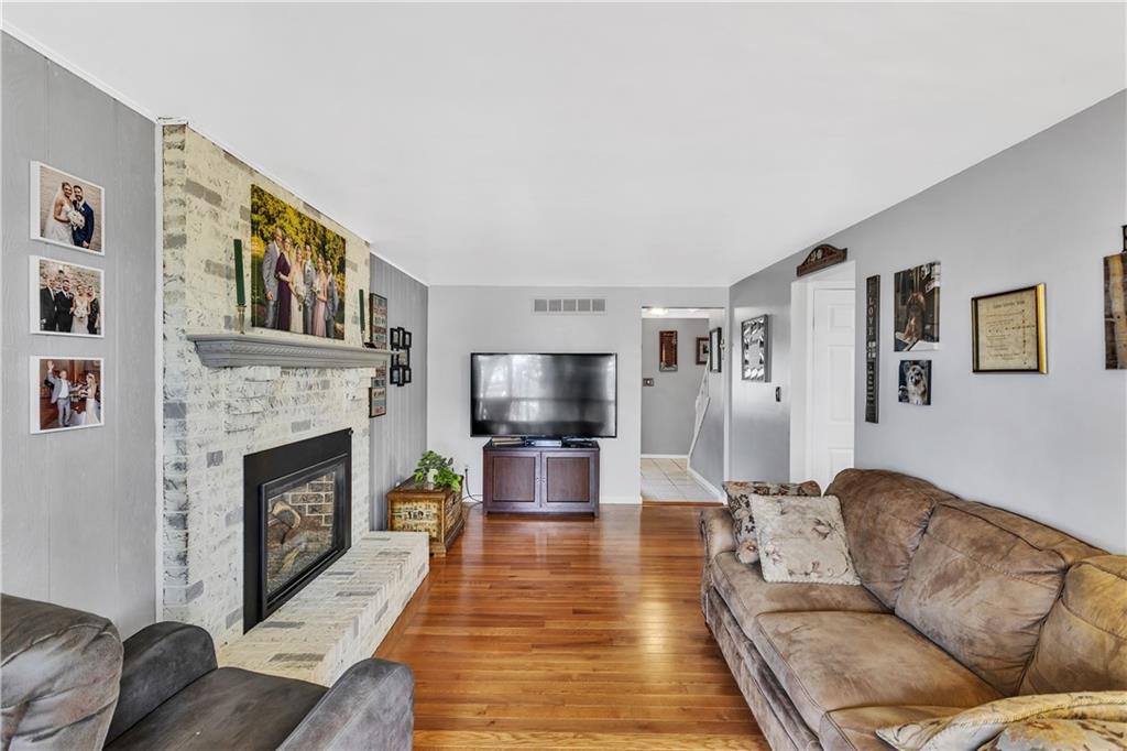 9 Quail Court Export, PA 15632 - Photo 23 of 35 Family Room Looking Toward Entry. Kitchen Doorway on Right.
