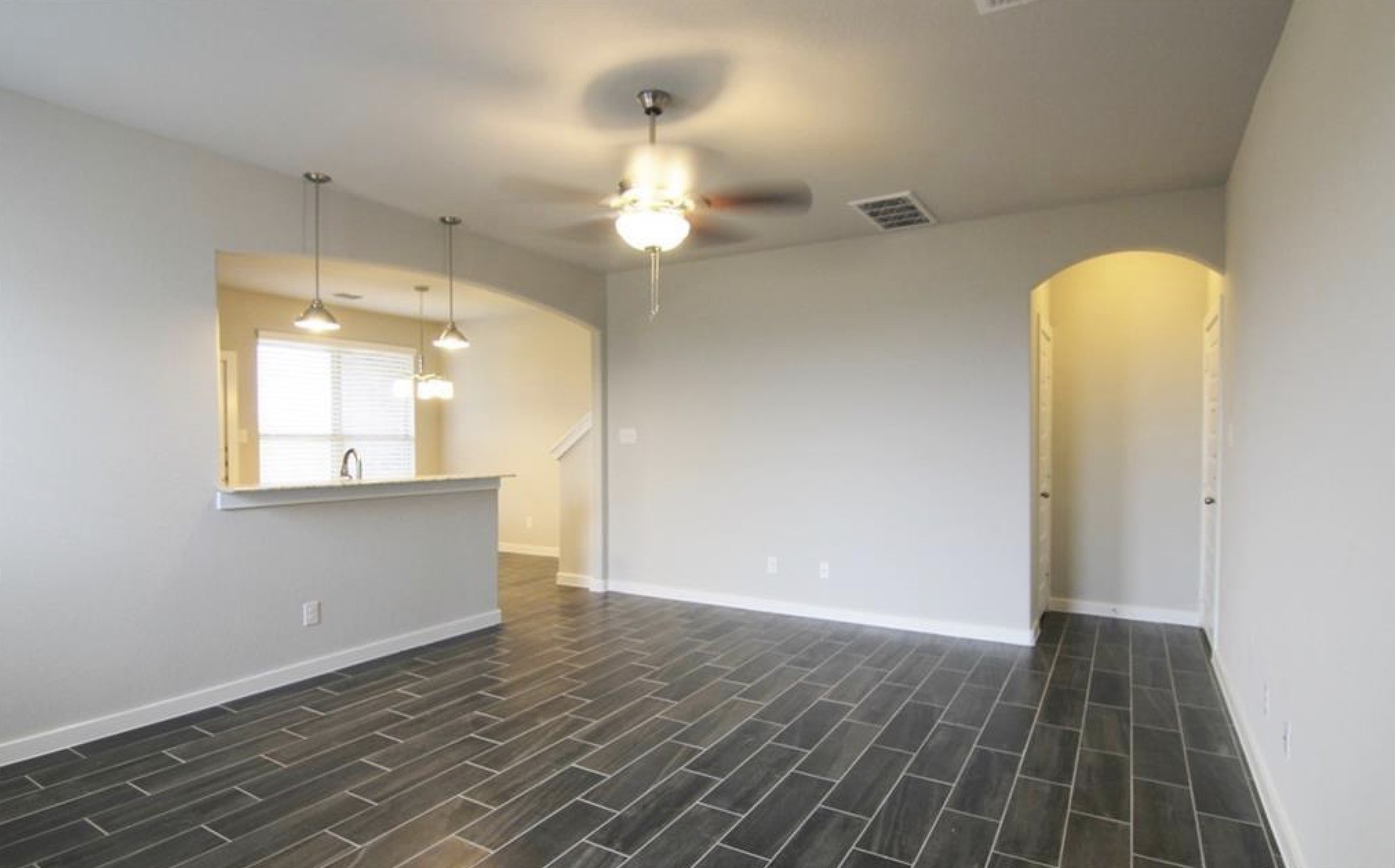 146 Parkgate Street, Unit B Conroe, TX 77304 - Photo 4 of 11 Gallery Image 4