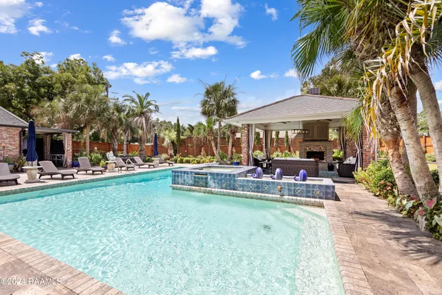 $1,350,000 | 229 Laken Lane, Lafayette, LA 70508