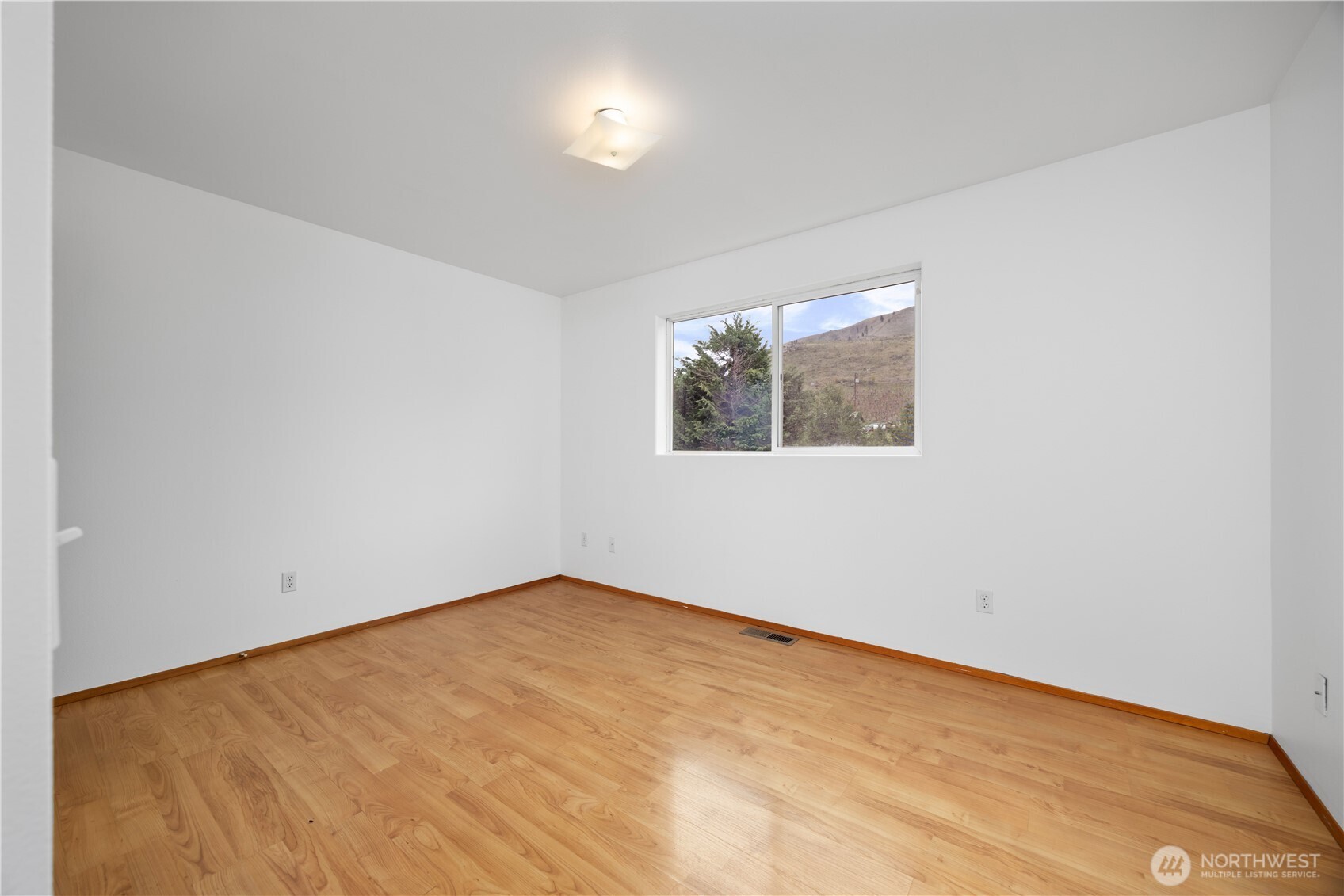 109 Nelmida Lane Chelan, WA 98816 - Photo 20 of 34