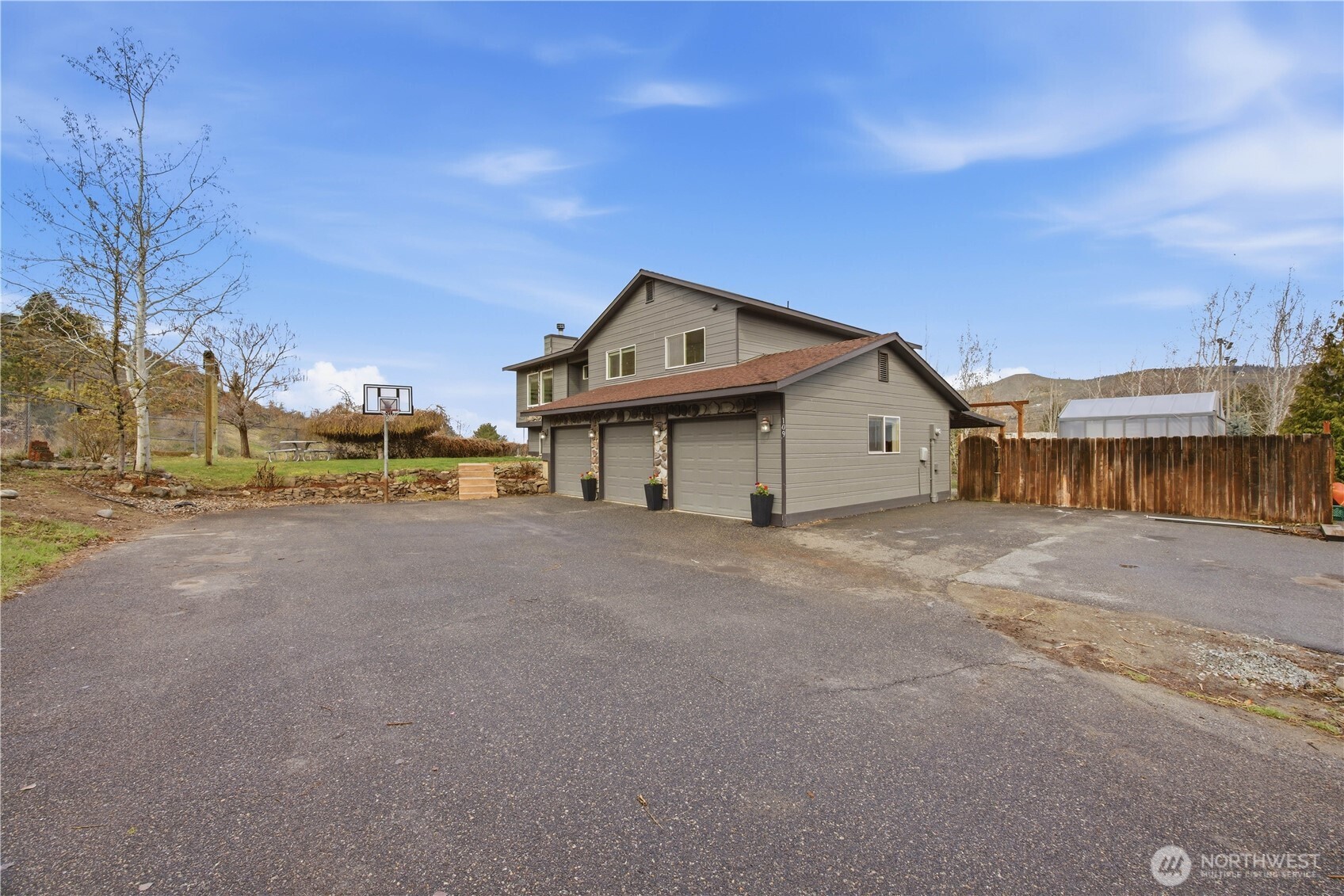 109 Nelmida Lane Chelan, WA 98816 - Photo 4 of 34