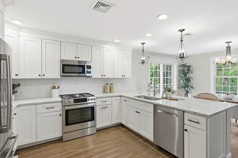 $1,098,000 | 8 Cheevers Path, Unit 8, Bedford, MA 01730