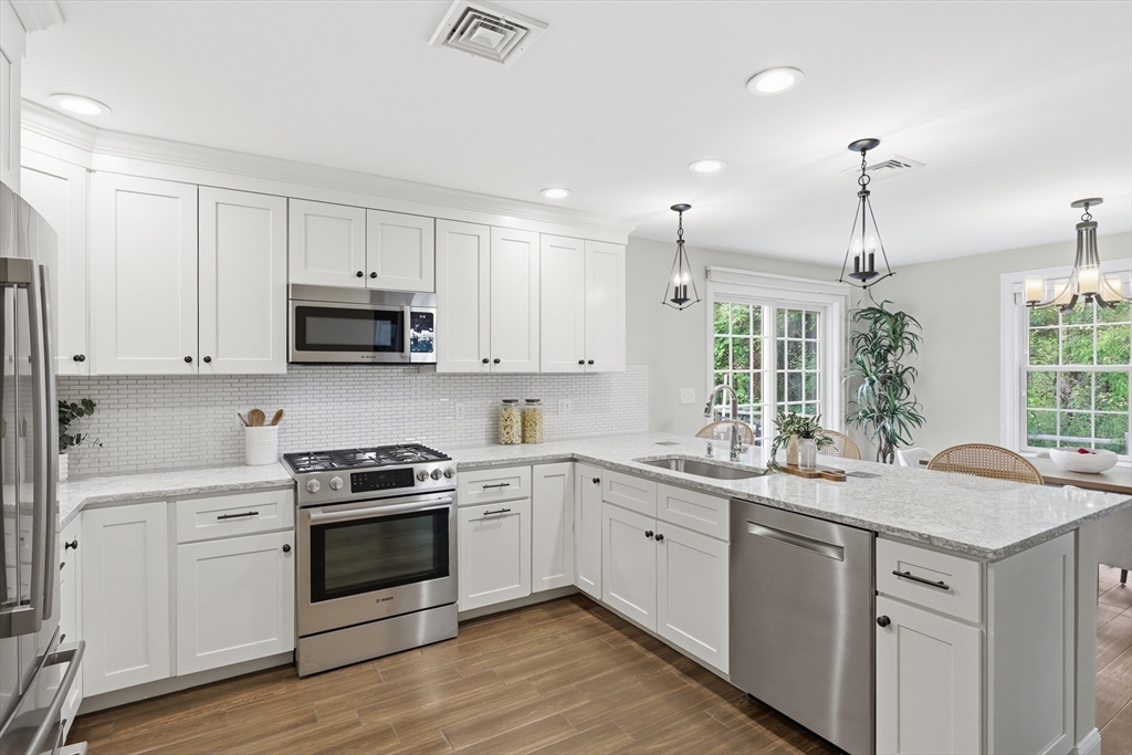 8 Cheevers Path, Unit 8 Bedford, MA 01730 - Photo 3 of 37