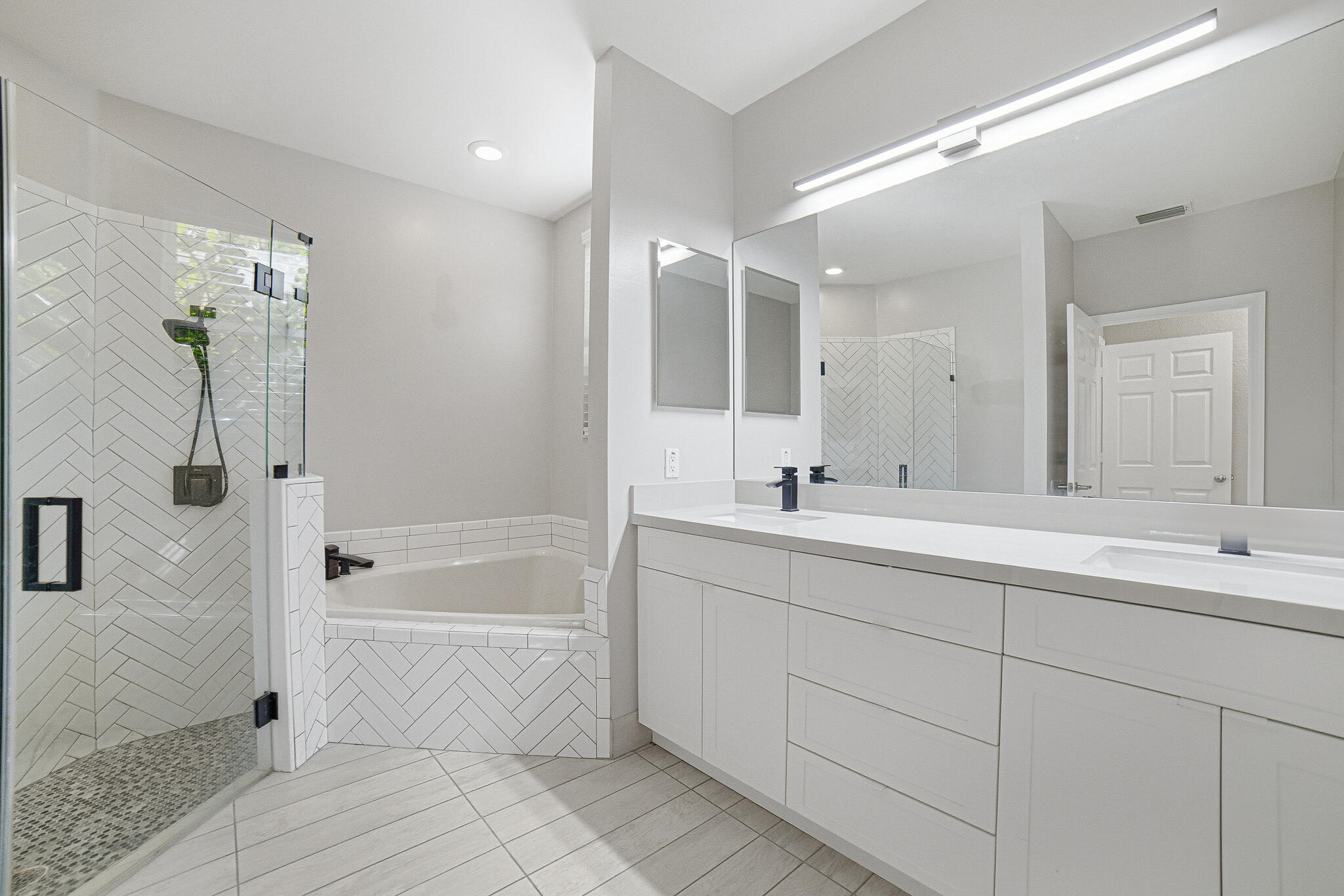 4819 Northwest 53rd Circle Pompano Beach, FL 33073 - Photo 25 of 48 Bathroom