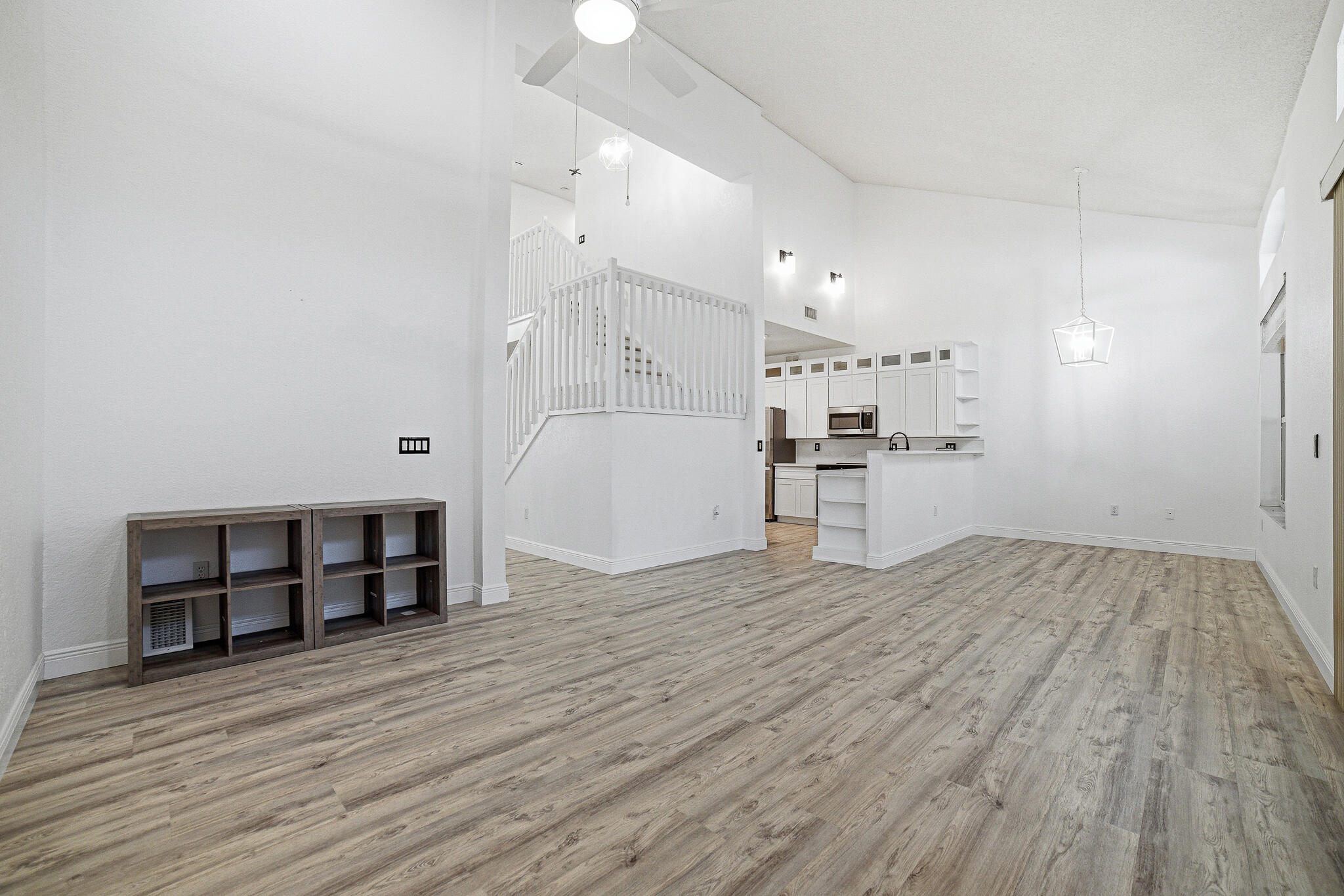 4819 Northwest 53rd Circle Pompano Beach, FL 33073 - Photo 10 of 48 Livingroom-B