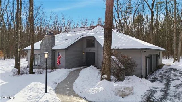 $699,900 | 63 Oak View Drive, Moreau, NY 12828
